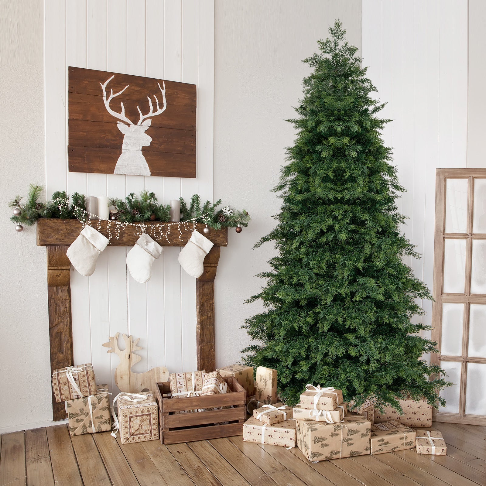 Artificial Christmas Tree Green Hinged Holiday Tree with 721/1019 Lush Branch Tips-6 ft