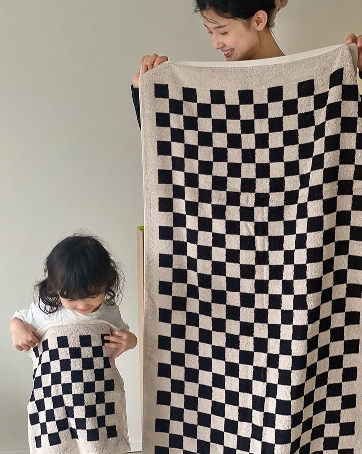 Premium Checkered Bath Towel - Long-Staple Cotton for Ultimate